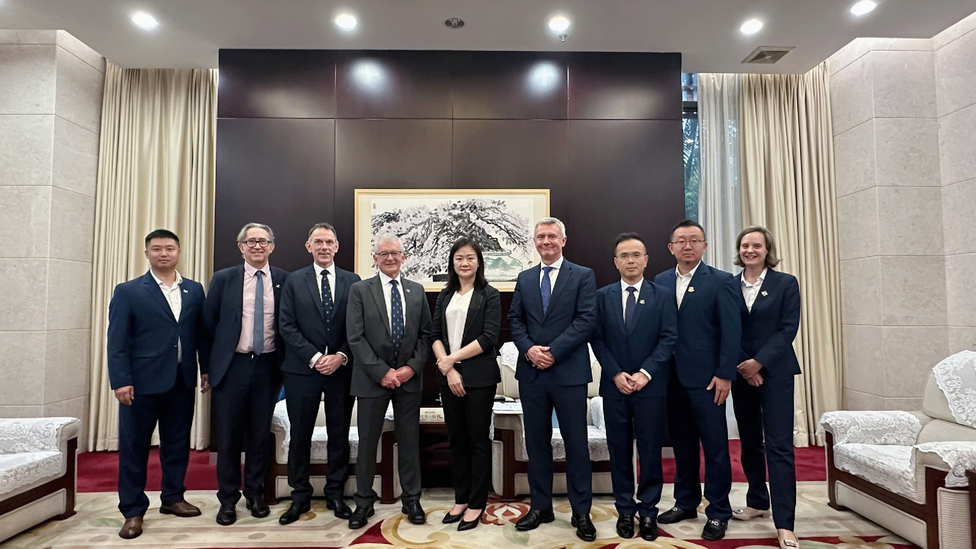 英国盛彼德学校高层代表拜访有关部门