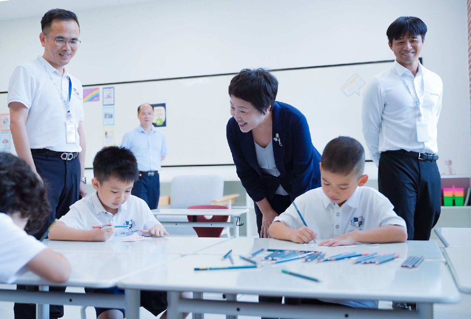 领导关怀 | 海南省教育厅党委书记曹献坤一行莅临英雅盛彼德学校开展调研指导工作